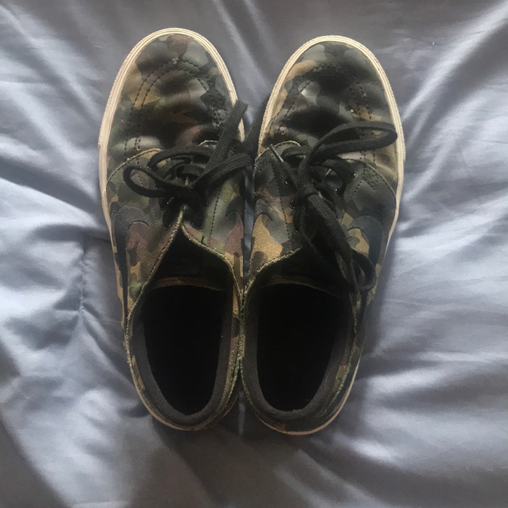 Nike camo tennis’s